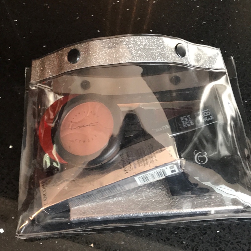 Make-Up Bundle - Picture 8 of 8